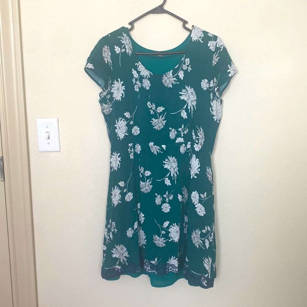 Green Clover Embroidered Trim Dress Great for summer! Skirt flares out a little.